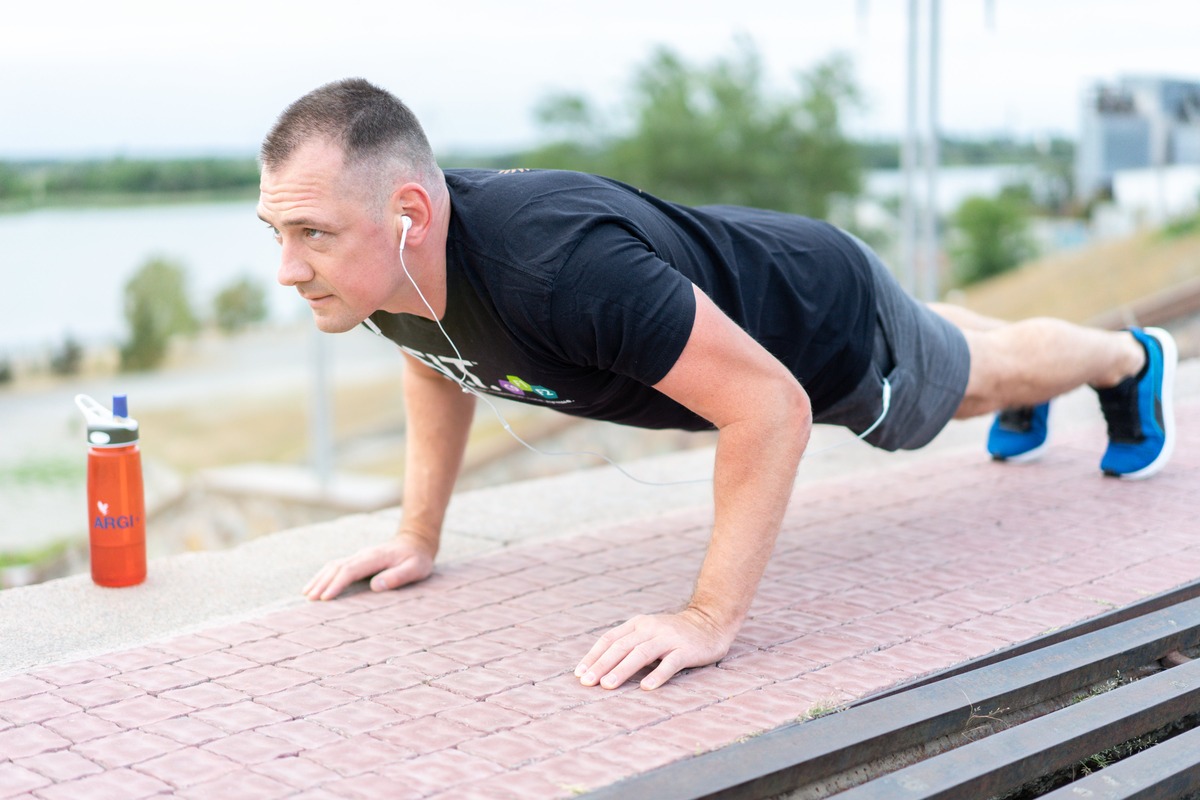 push-ups, unleashed strength and fitness